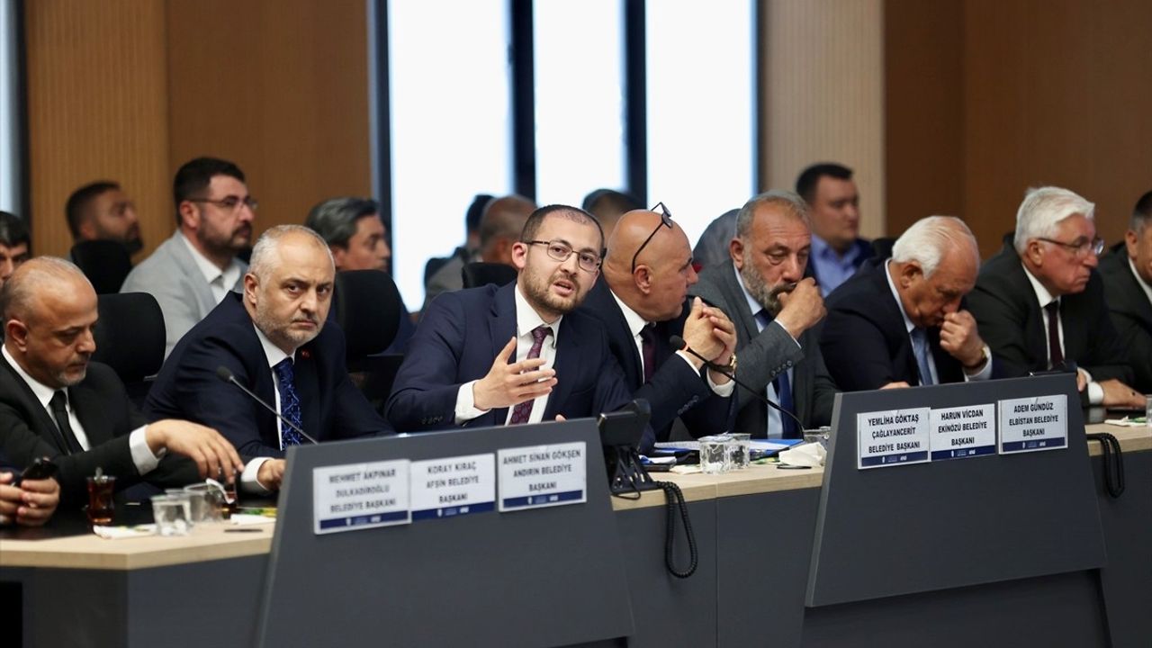 Bakan Kurum, Kahramanmaraş'ta Yeni Ev ve İş Yerleri Hakkında Bilgi Verdi