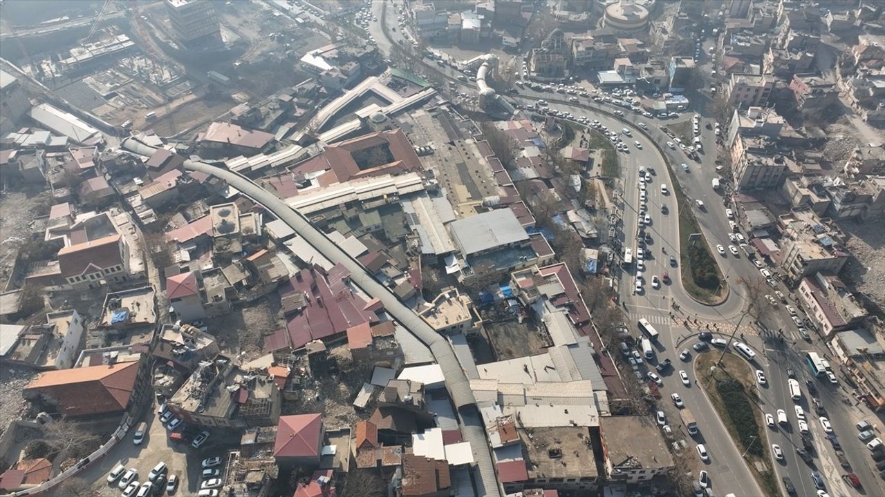 Bakan Kurum, Kahramanmaraş'taki Tarihi Kapalı Çarşı'nın Restorasyonunu Paylaştı