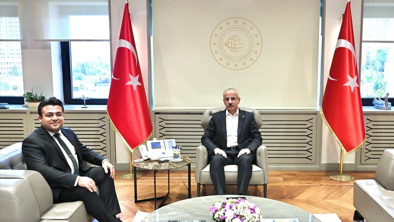 Bakan Uraloğlu, TikTok Türkiye Yetkilisi ile Dijital Güvenlik Üzerine Görüşme Gerçekleştirdi