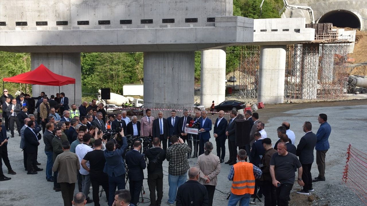 Bakan Uraloğlu: Trabzon Hafif Raylı Sistem Projesi Bu Yıl Tamamlanacak