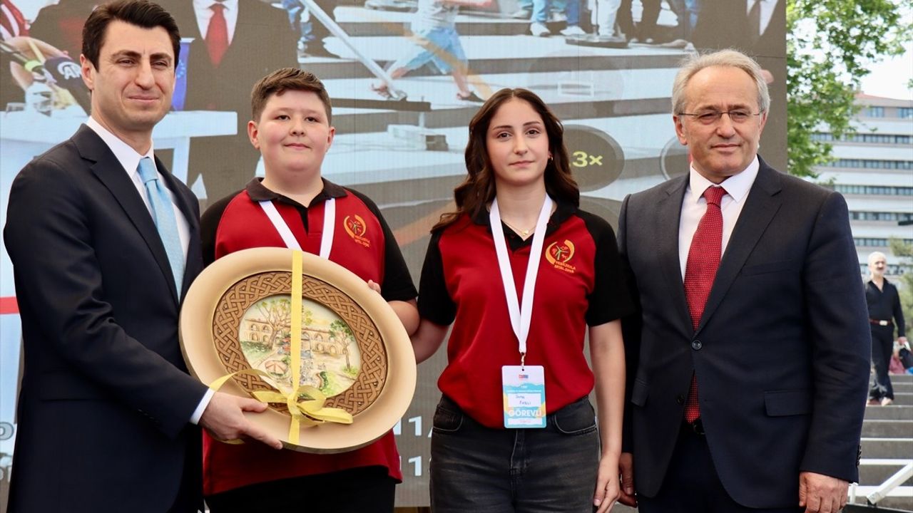 Bakan Yardımcısı Macit, Bursa'da Mesleki Eğitim Günleri'nde Konuştu