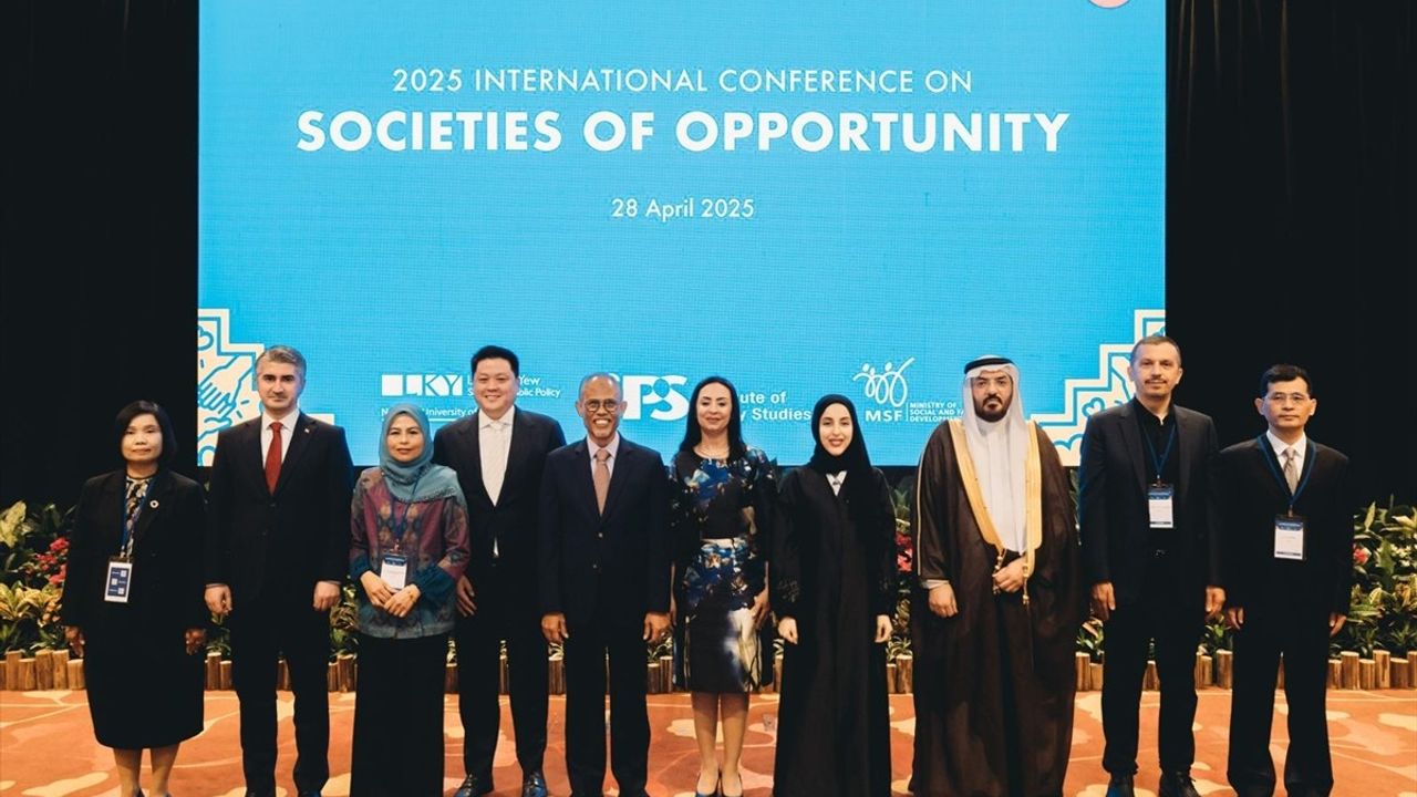 Bakan Yardımcısı Tarıkdaroğlu, Singapur'da Sosyal Adalet Üzerine Konuştu