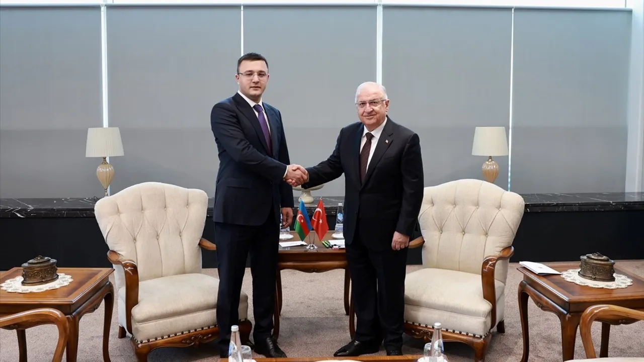 Bakan Yaşar Güler, Azerbaycan Savunma Bakan Yardımcısı Agil Gurbanov ile Bir Araya Geldi