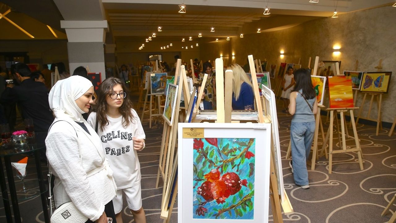 Bakü'de Lösemili Çocuklar İçin Kermes Düzenlendi