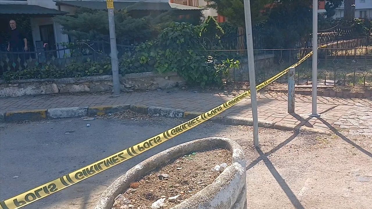 Balıkesir'de 22 Yaşındaki Kadın, Erkek Arkadaşı Tarafından Bıçaklandı