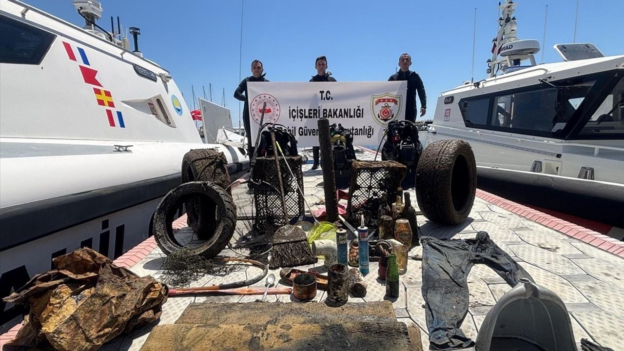 Balıkesir'de Dalgıçlardan Deniz Temizliği Etkinliği