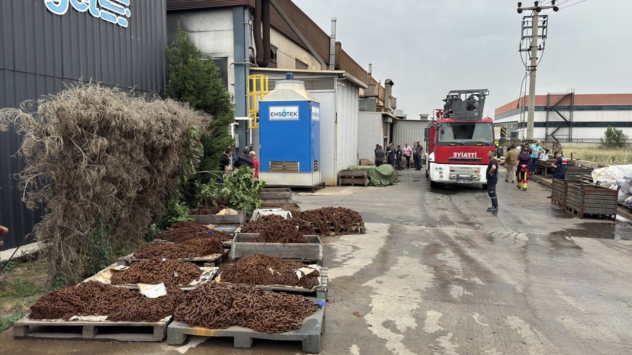Balıkesir'de Zincir Üretim Fabrikasında Yangın Çıktı