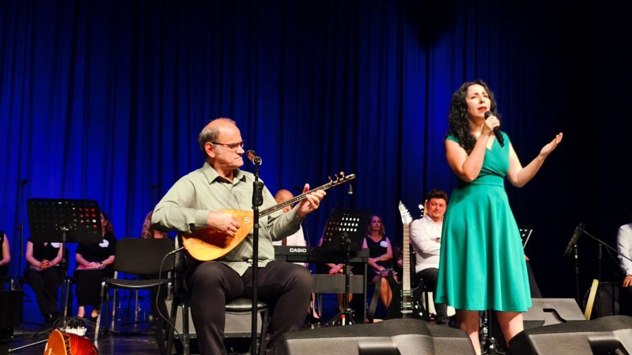 Başakşehir Cumhuriyet İlkokulu'nda Türkü Şöleni Düzenlendi