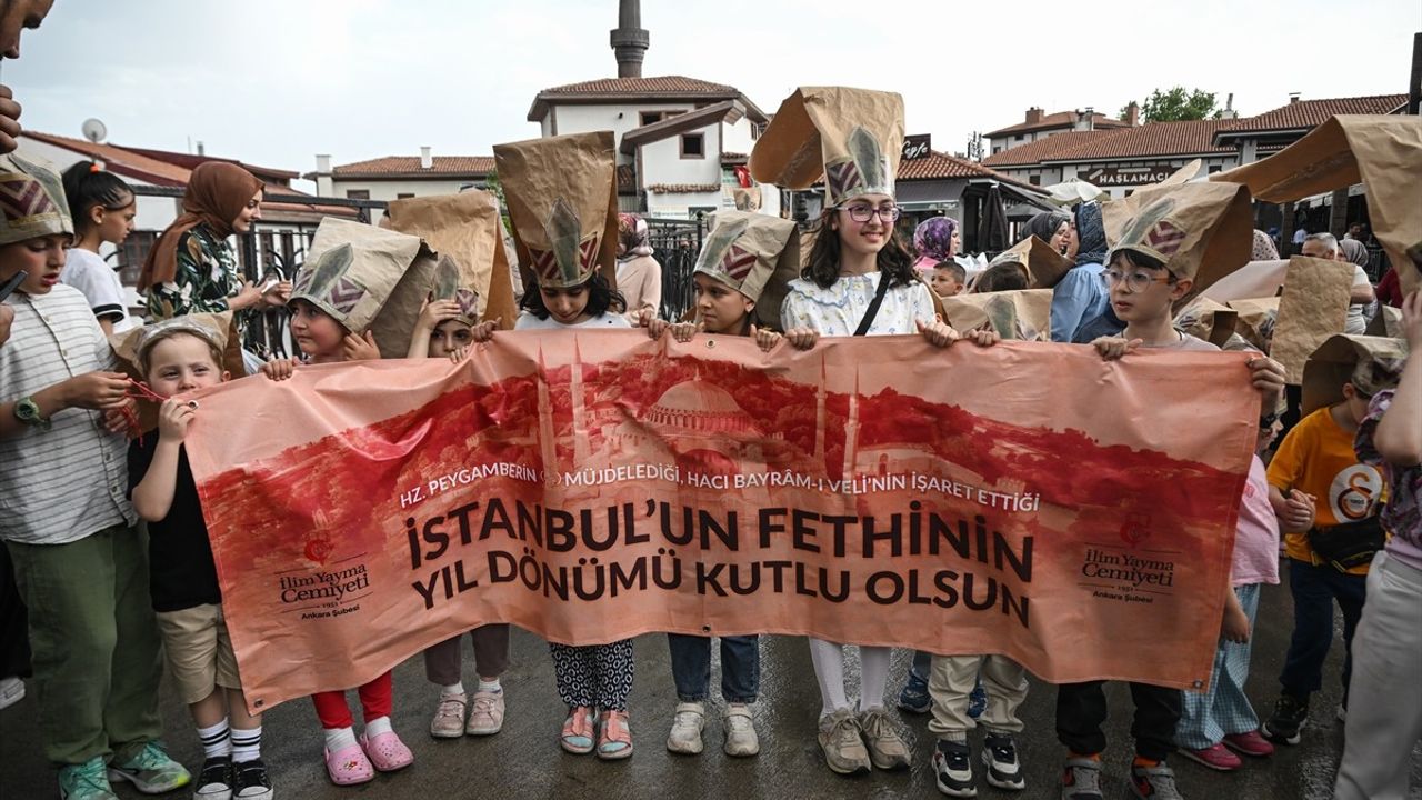 Başkentte Çocuklardan '1453 Fetih Yürüyüşü' Etkinliği