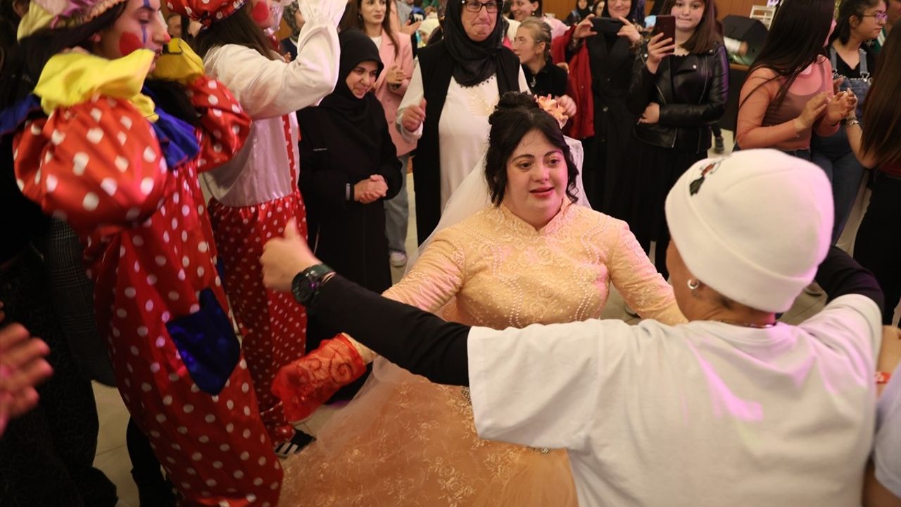 Bayburt'ta Down Sendromlu Burçin Birgül'ün Gelinlik Hayali Gerçekleştirildi