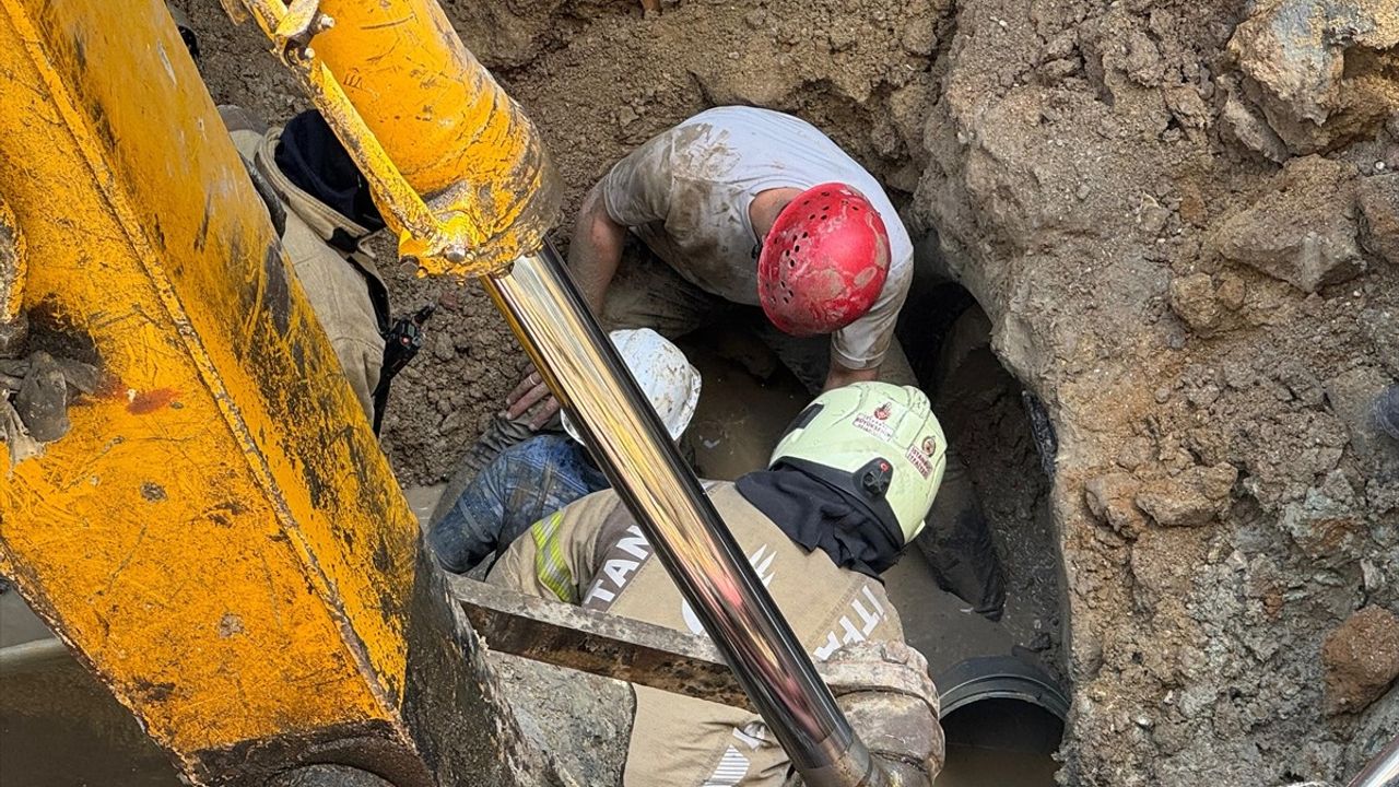 Bayrampaşa'da Kanalizasyon Çalışması Sırasında İşçi Göçük Altında Kaldı