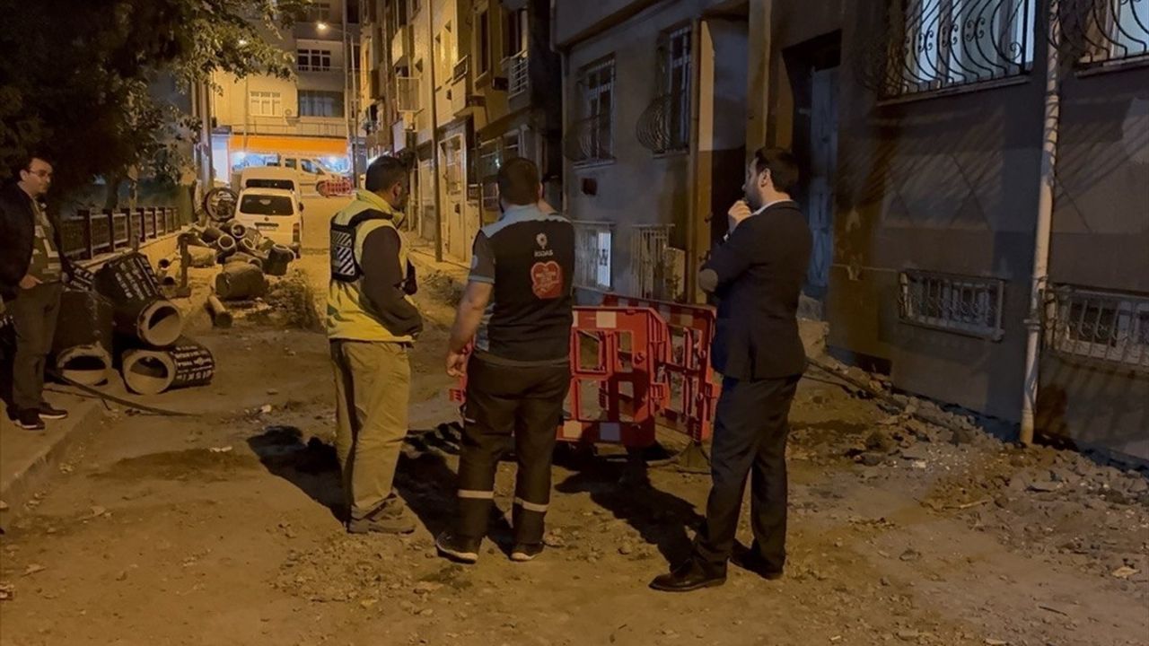 Bayrampaşa'da Rögar Patlaması: Ekipler İncelemelere Başladı
