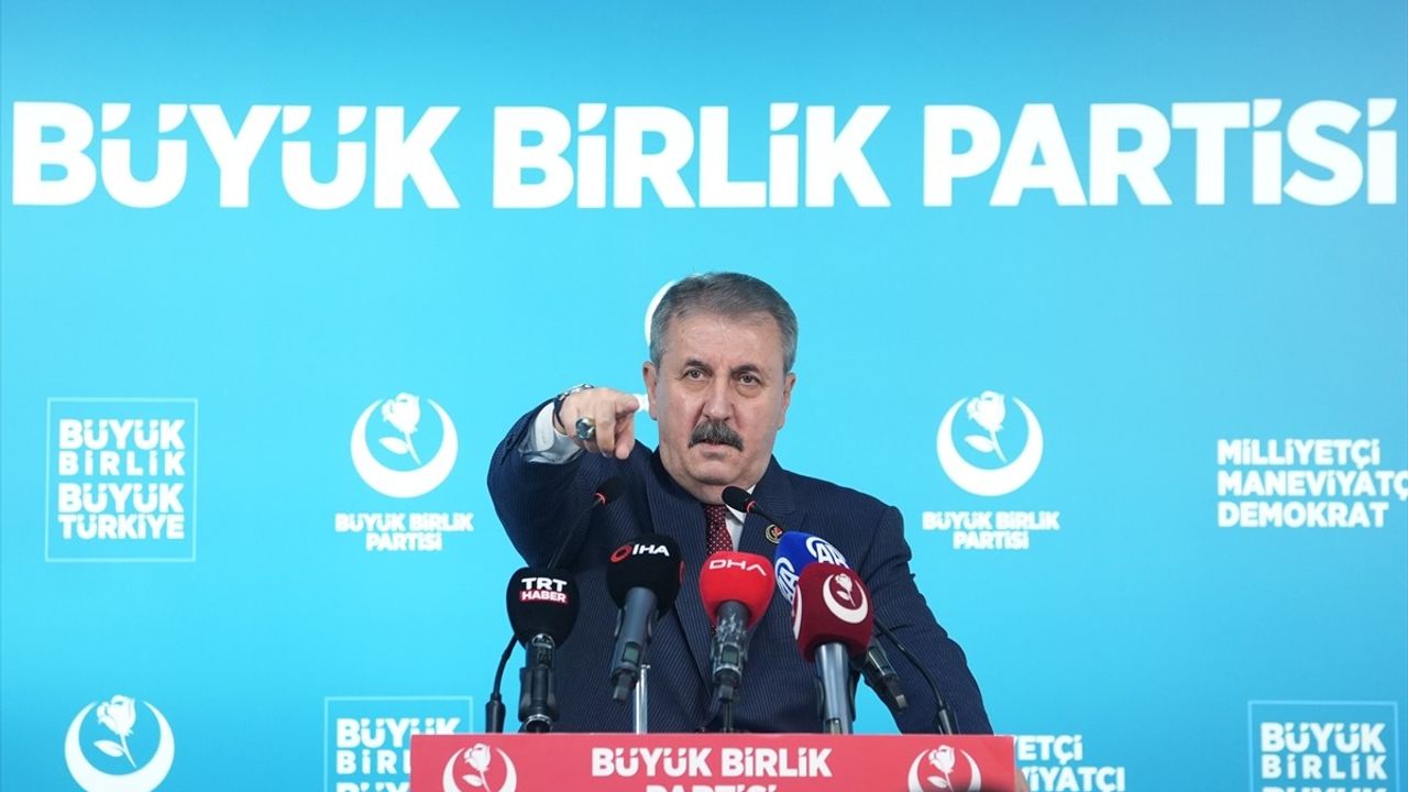 BBP Genel Başkanı Destici'den Basın Toplantısı: Pakistan ve İç Politika Üzerine Değerlendirmeler