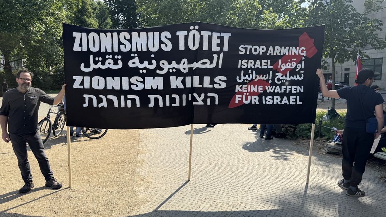 Berlin'de Filistin'e Destek Gösterisi Düzenlendi