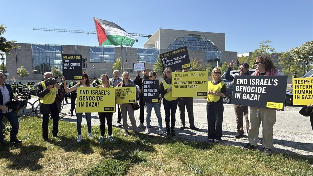 Berlin'de İsrail Cumhurbaşkanı Isaac Herzog'un Ziyareti Protesto Edildi