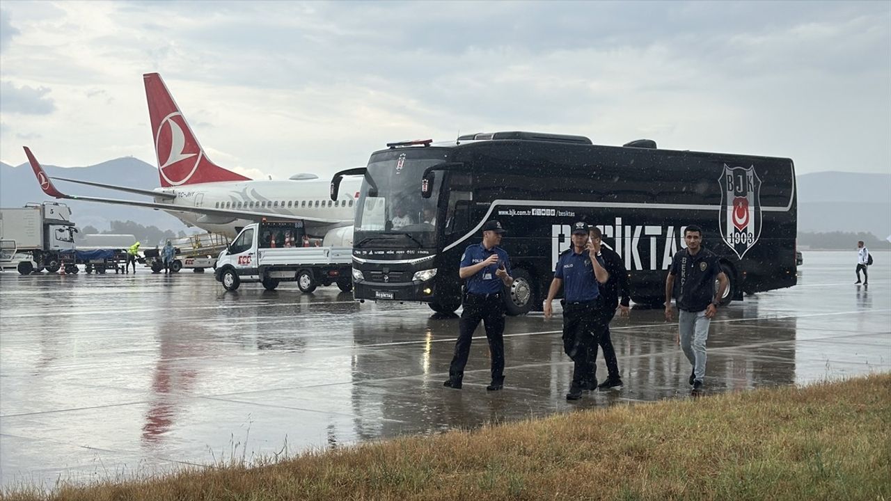 Türk Hacı Adayları Medine'deki Ziyaretlerini Tamamlayarak Mekke'ye Geçti