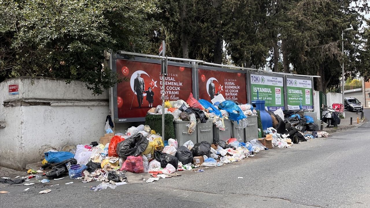 Beşiktaş'ta Çöplerin Toplanmaması Vatandaşları Rahatsız Ediyor