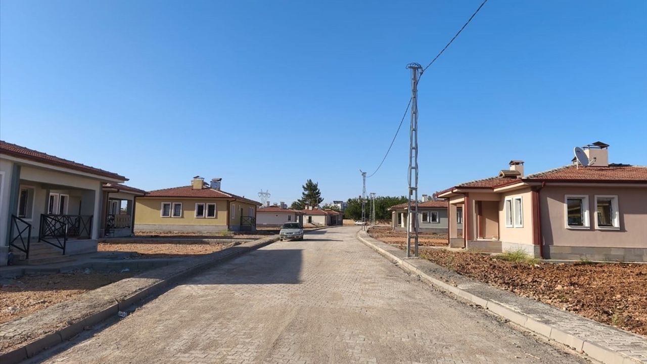 Besni Kırsalında Depremzedeler Yeni Konutlarına Yerleşti