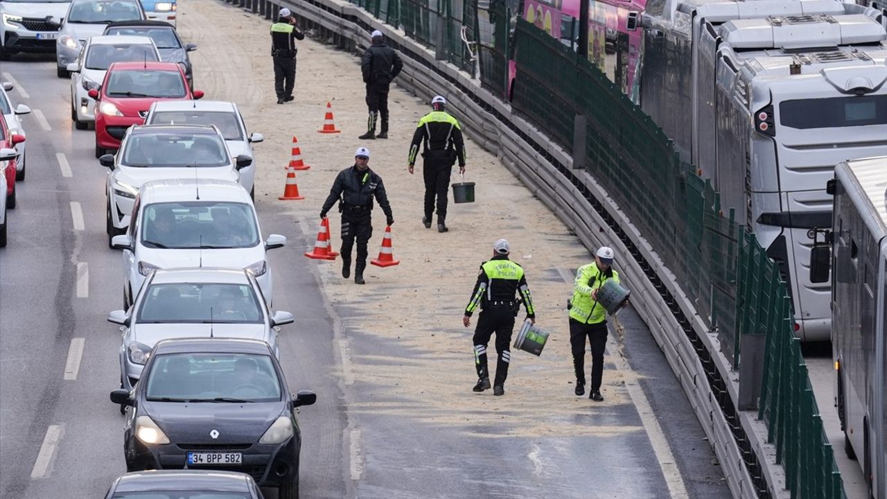 Beylikdüzü'nde Metrobüs Kazası: 1 Ölü, 22 Yaralı