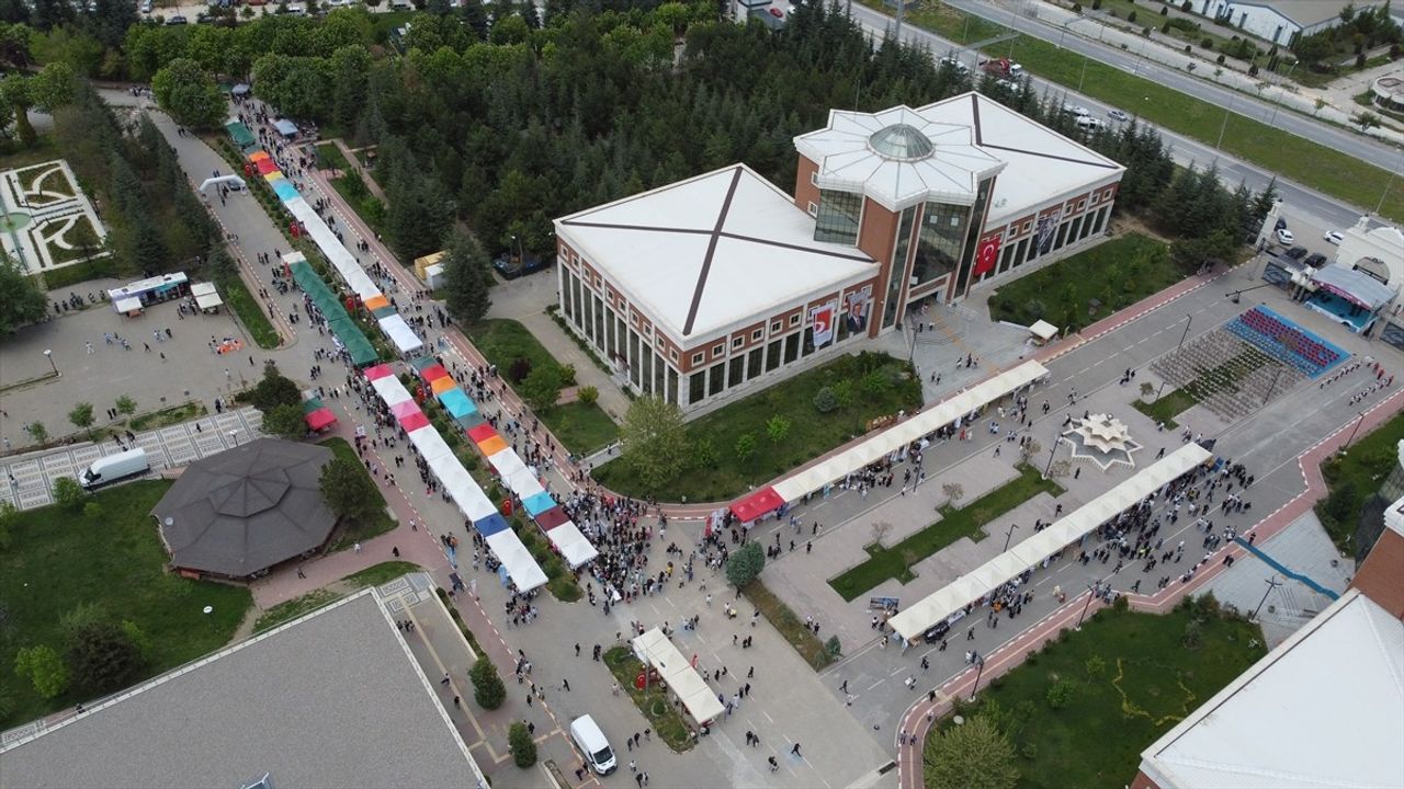 Bilecik Şeyh Edebali Üniversitesi'nde 3. Bilim ve Kültür Şenliği Açıldı