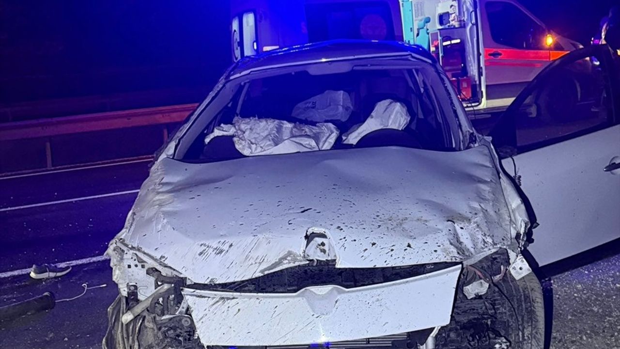 Bilecik'te Otomobil Bariyere Çarptı: 1 Ölü