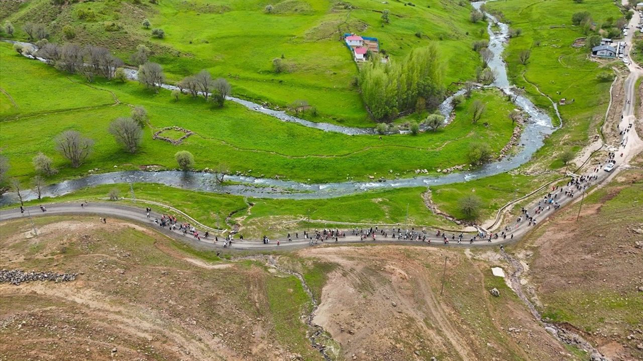 Bingöl'de 19 Mayıs Etkinlikleri Kapsamında Doğa Yürüyüşü Düzenlendi