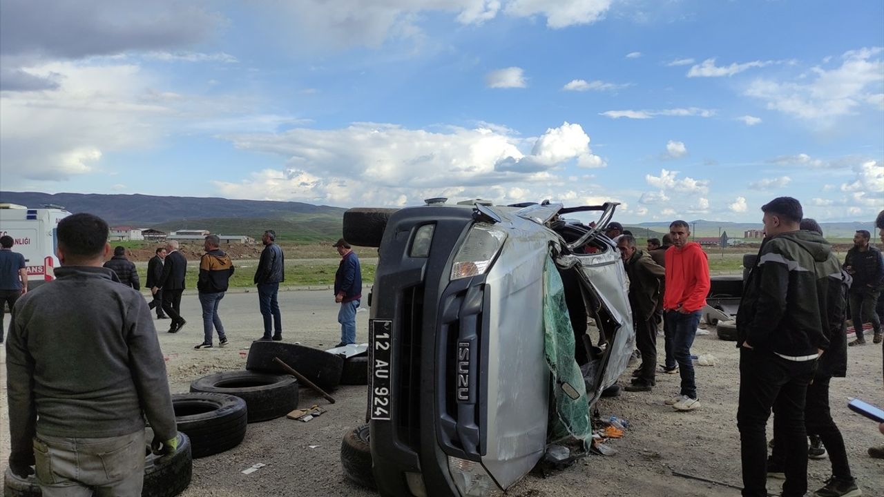 Bingöl'de Otomobil ve Kamyonet Çarpışması: 7 Yaralı