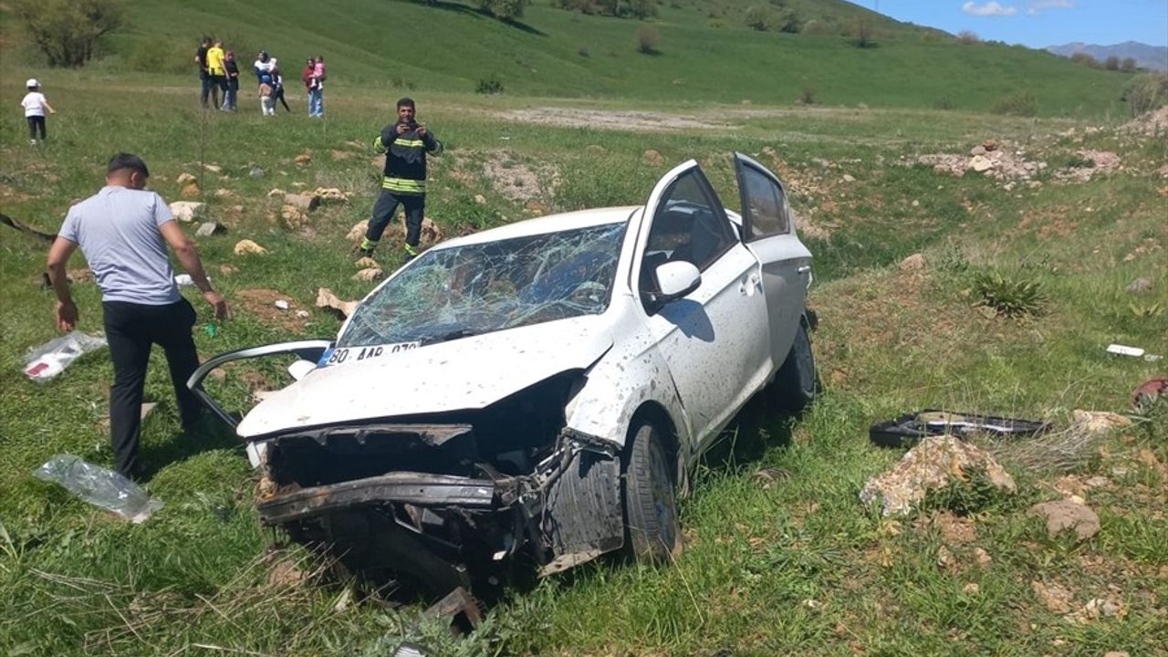 Bingöl'de Trafik Kazası: Baba Hayatını Kaybetti, Anne ve Bebeği Yaralandı