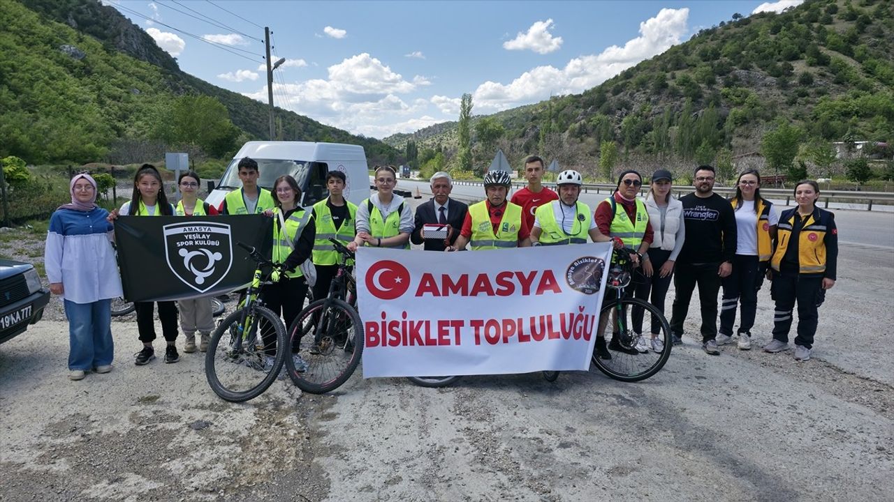 Bisikletlilerin Selanik'ten Samsun'a Taşıdığı 'Ata Toprağı' Amasya'ya Ulaştı