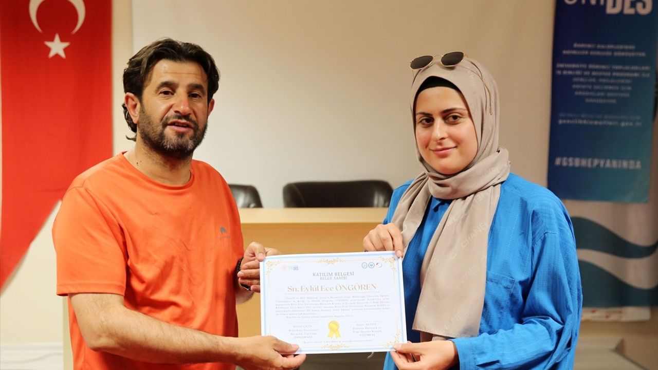 Bitlis Eren Üniversitesi Öğrencilerine Yamaç Paraşütü Eğitimi Verildi