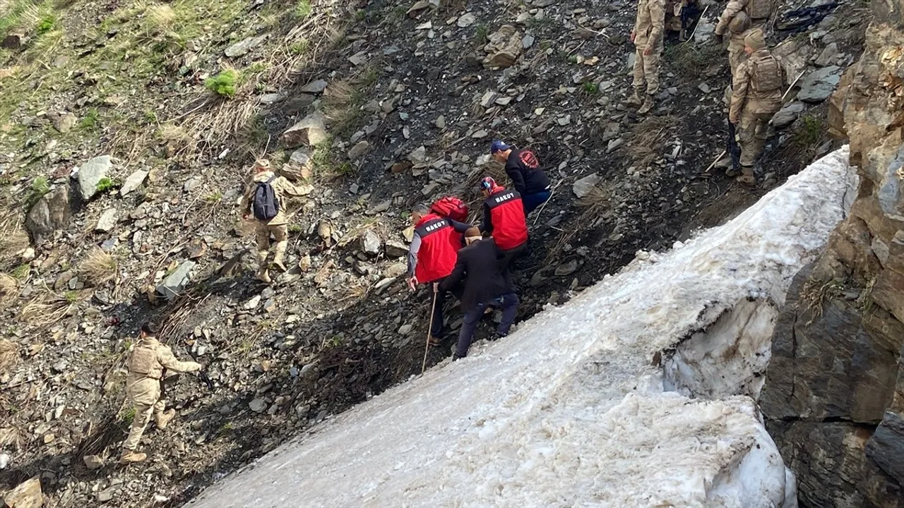 Bitlis Hizan'da Pancar Toplamak İçin Dağa Giden Kadın Ölü Bulundu