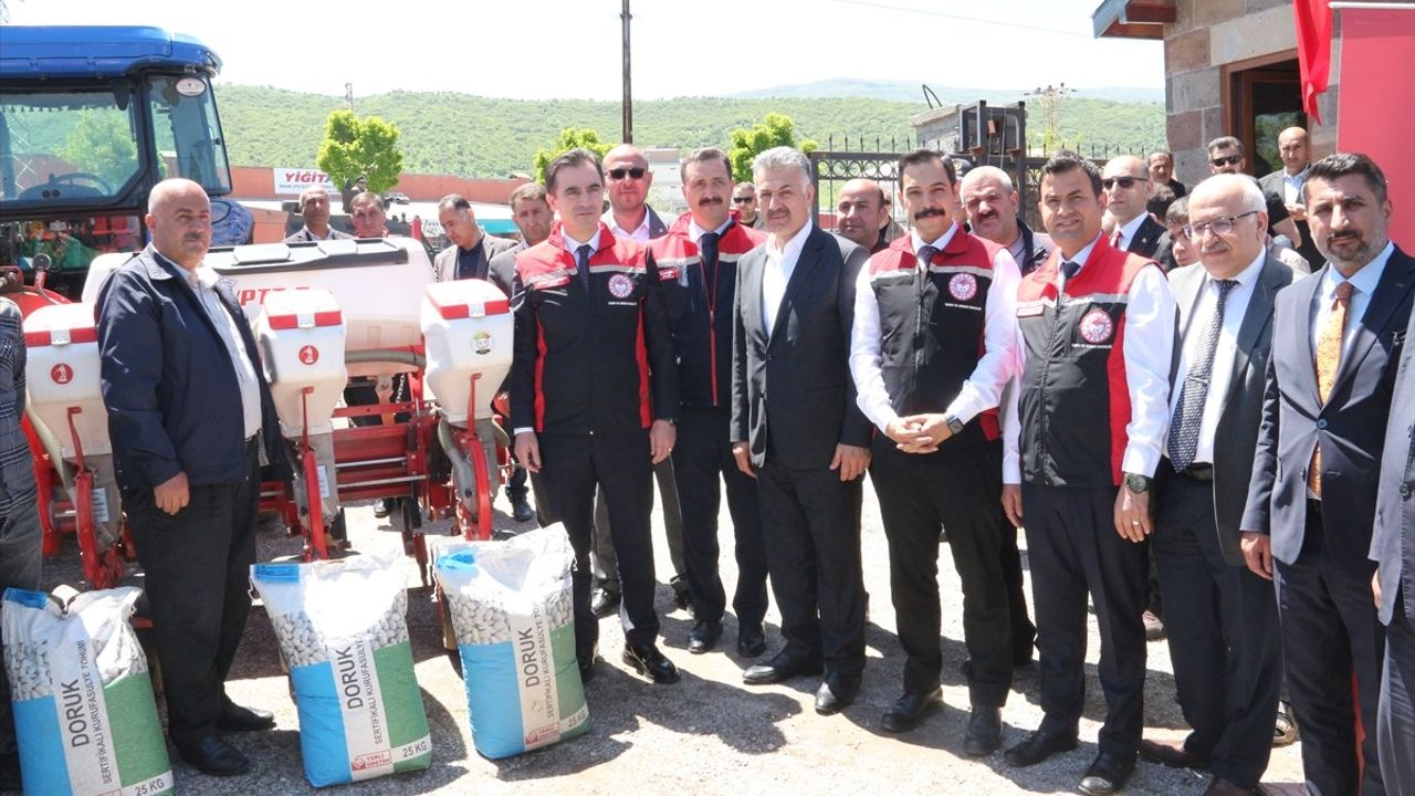 Bitlis'te Çiftçilere Yüzde 75 Hibeli Kuru Fasulye Tohumu Dağıtıldı