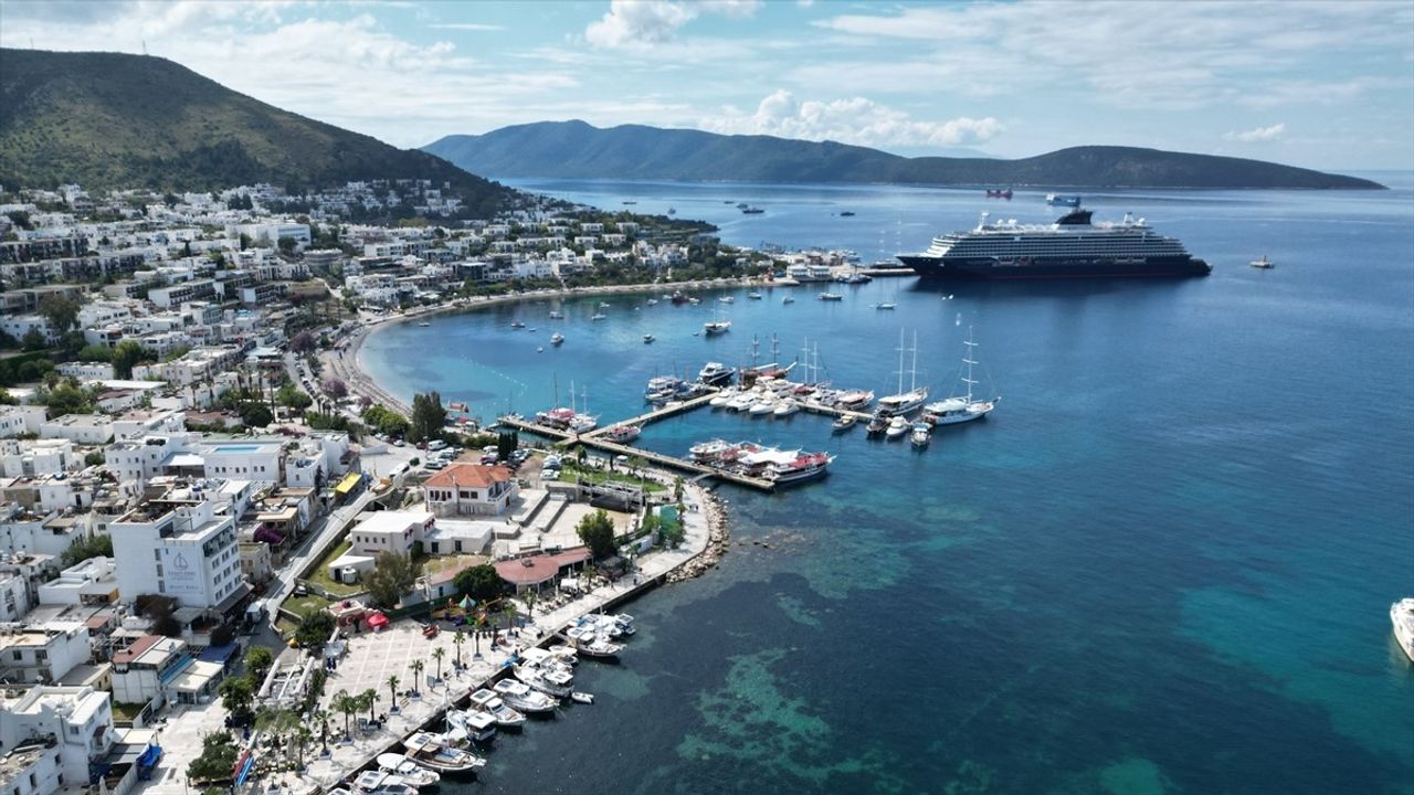 Bodrum'a 'Explora I' Kruvaziyeriyle 590 Yolcu Geldi