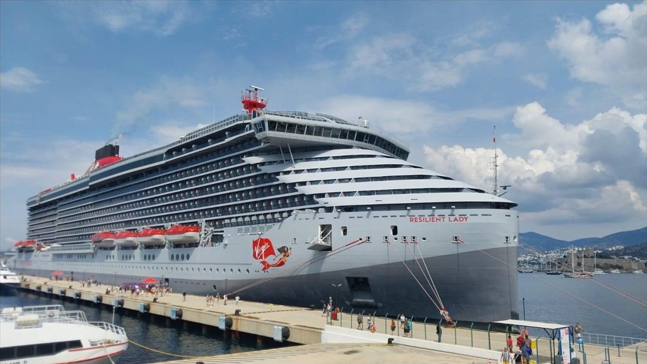 Bodrum'a 'Resilient Lady' Kruvaziyeri ile 2.539 Yolcu Geldi
