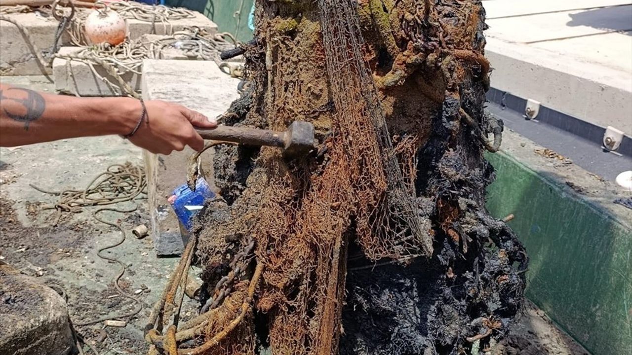 Bodrum'da Deniz Dibi Temizliği: 30 Ton Atık Toplandı