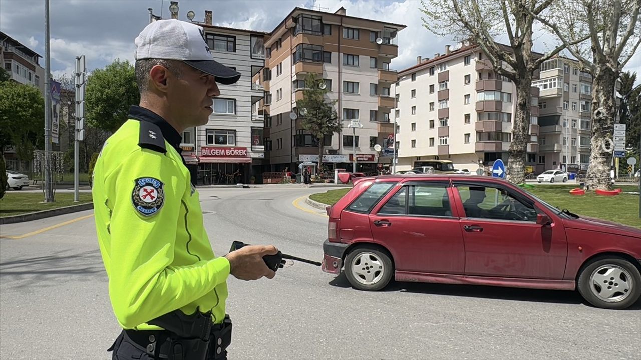Bolu'da Sinyal Vermeyen 22 Sürücüye Cezai İşlem Uygulandı