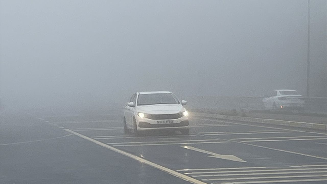 Bolu Dağı'nda Sis, D-100 Kara Yolunda Ulaşımı Olumsuz Etkiledi