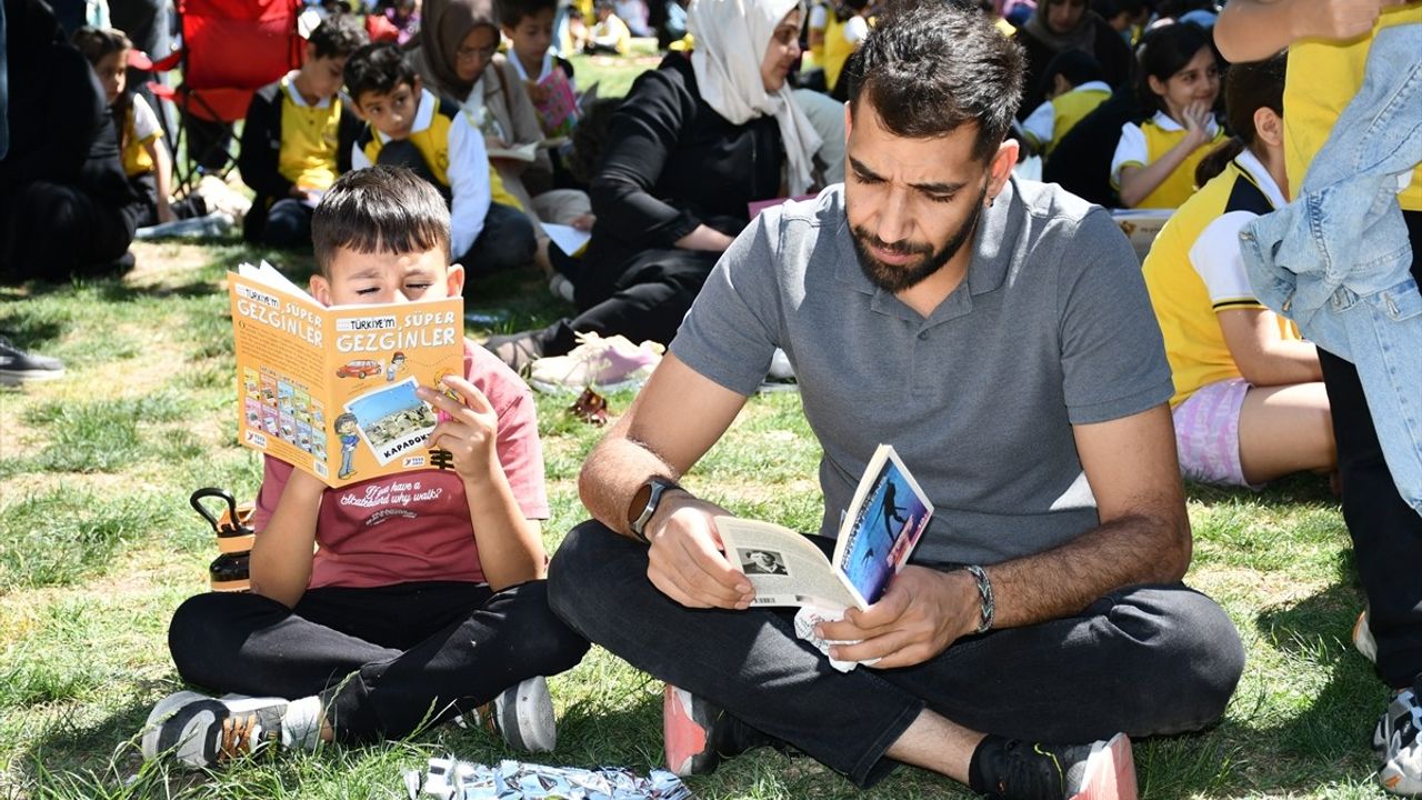Borsa İstanbul Belde İlkokulu'nda Doğada Kitap Okuma Etkinliği Düzenlendi