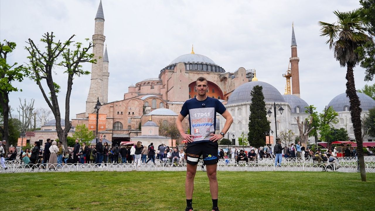 Bosnalı Sporcu Faruk Suljovic, Kanser Hastasına Destek İçin İstanbul'da Yolculuğunu Tamamladı