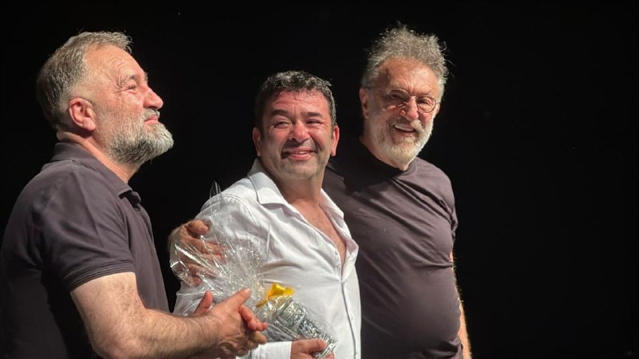 Bülent Şakrak'ın 'İstanbul'un En Güzel Kızı' Oyunu 12. Frankfurt Türk Tiyatro Festivali'nde Sahnelendi