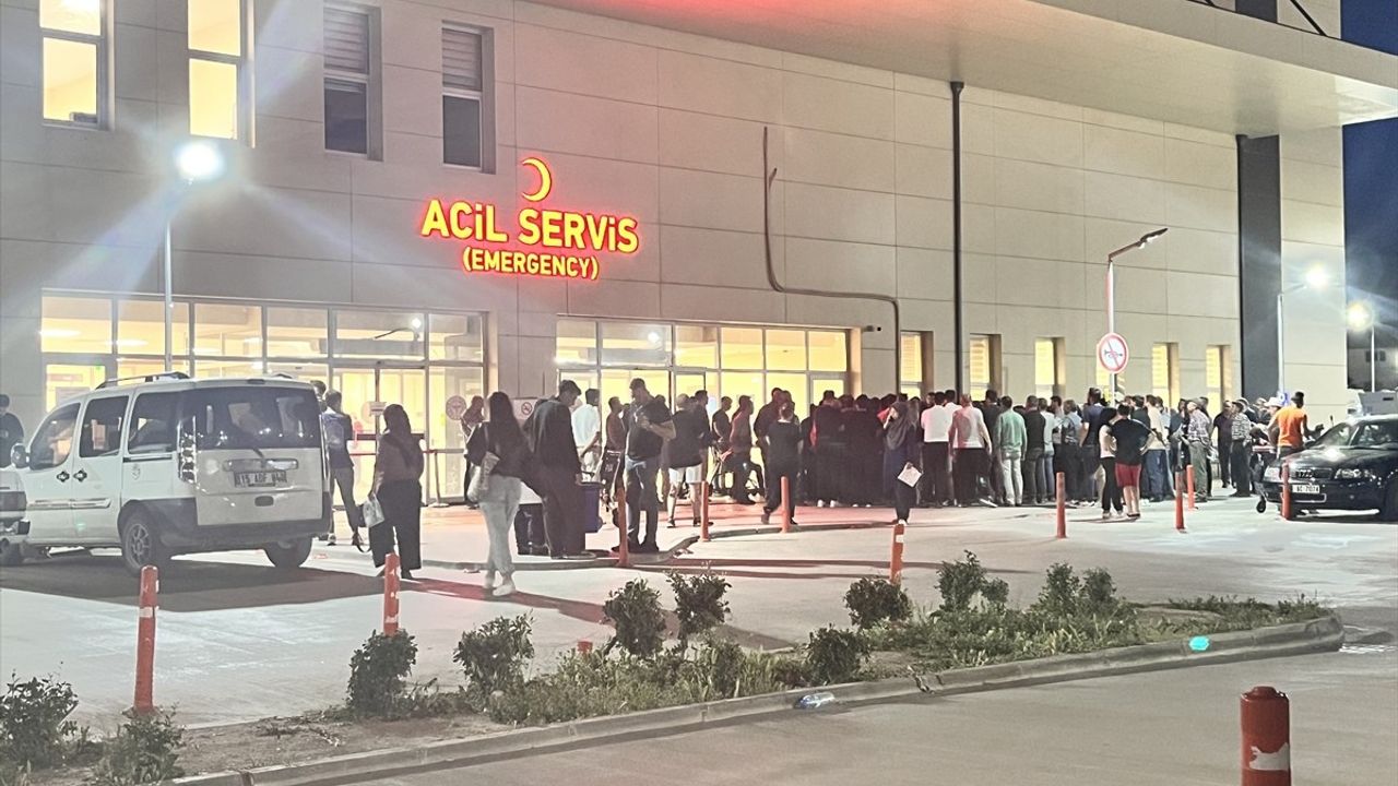 Burdur'da Traktör Devrilmesi: 1 Çocuk Hayatını Kaybetti, 4 Kişi Yaralandı