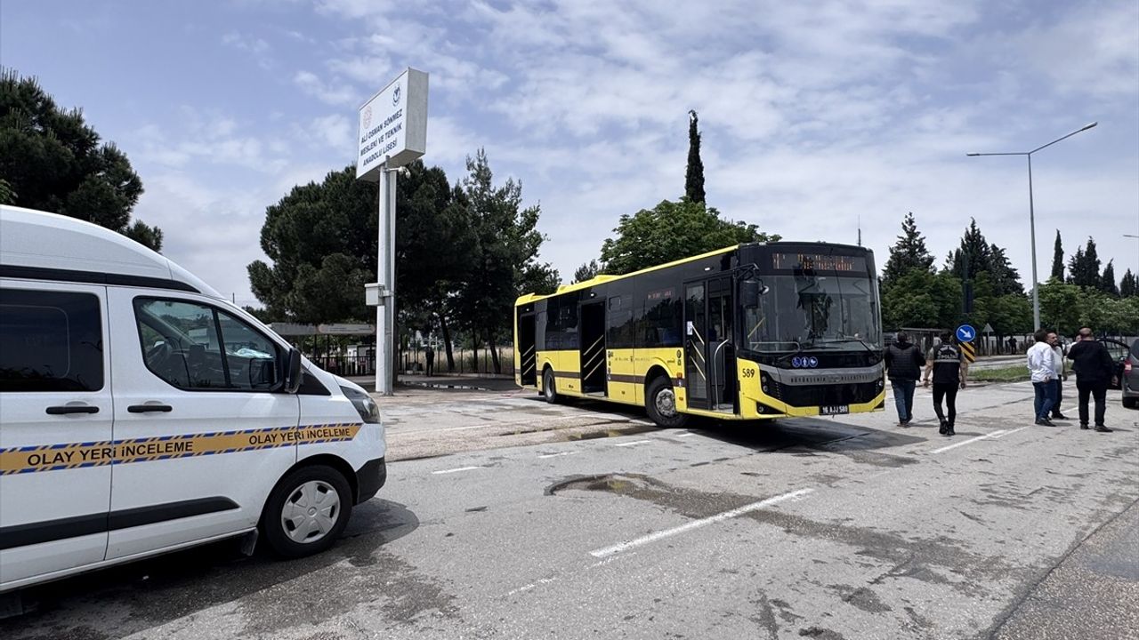 Bursa'da Belediye Otobüsü ile Motosiklet Kazası: Bir Kişi Hayatını Kaybetti