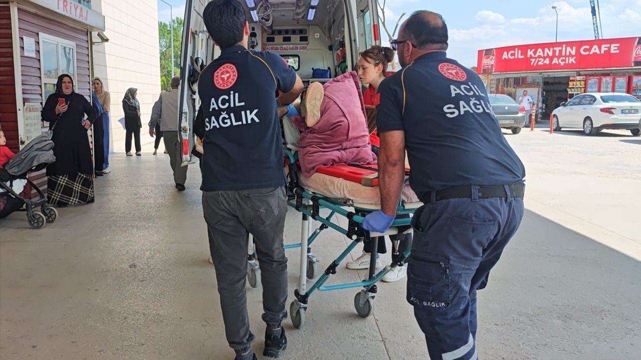 Bursa'da Duvara Tırmanmaya Çalışan Çocuk Korkuluk Demirine Saplandı