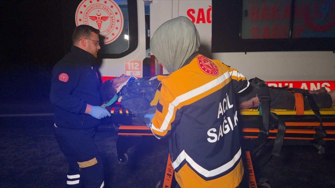 Bursa'da Otomobil ile Motosiklet Çarpıştı: Sürücü Yaralandı