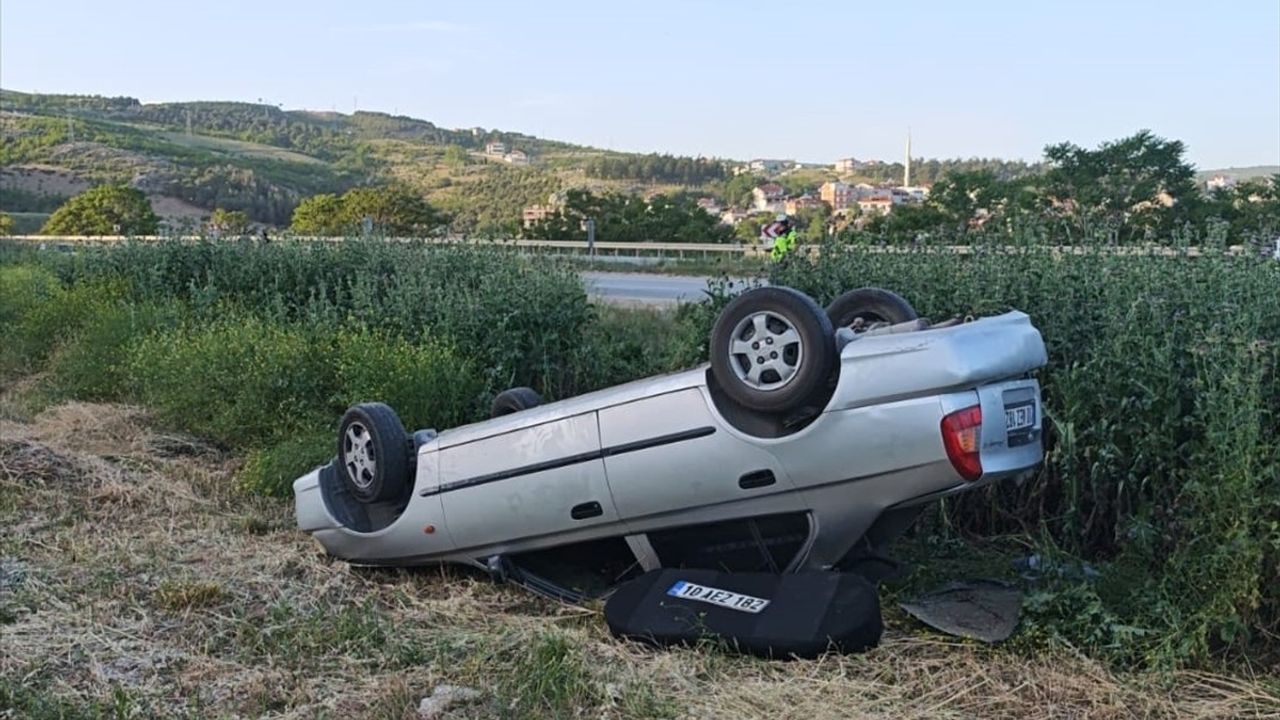 Bursa'da Şarampole Devrilen Otomobilde 5 Yaralı
