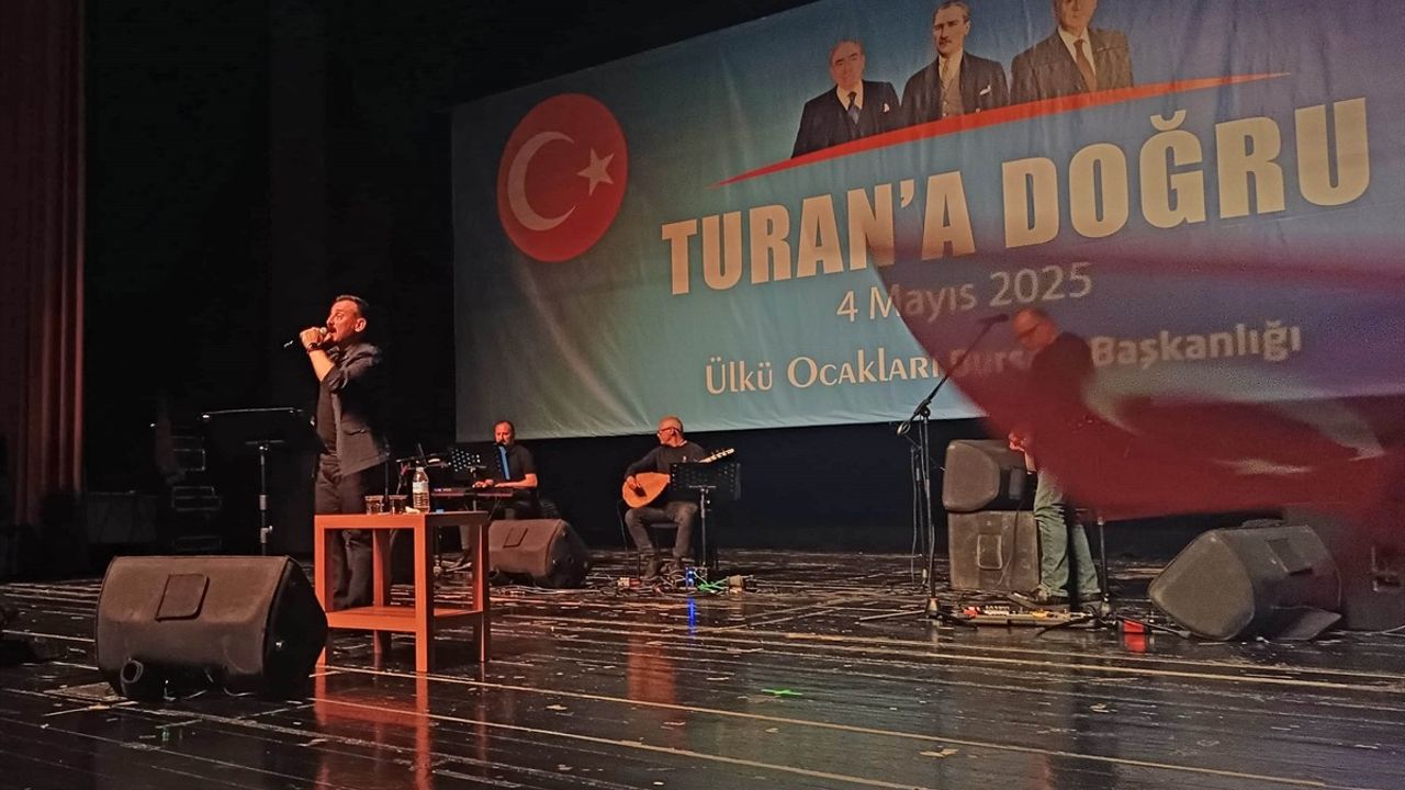 Bursa'da 'Turan'a Doğru' Programında Atilla Yılmaz ve Osman Öztunç Konseri
