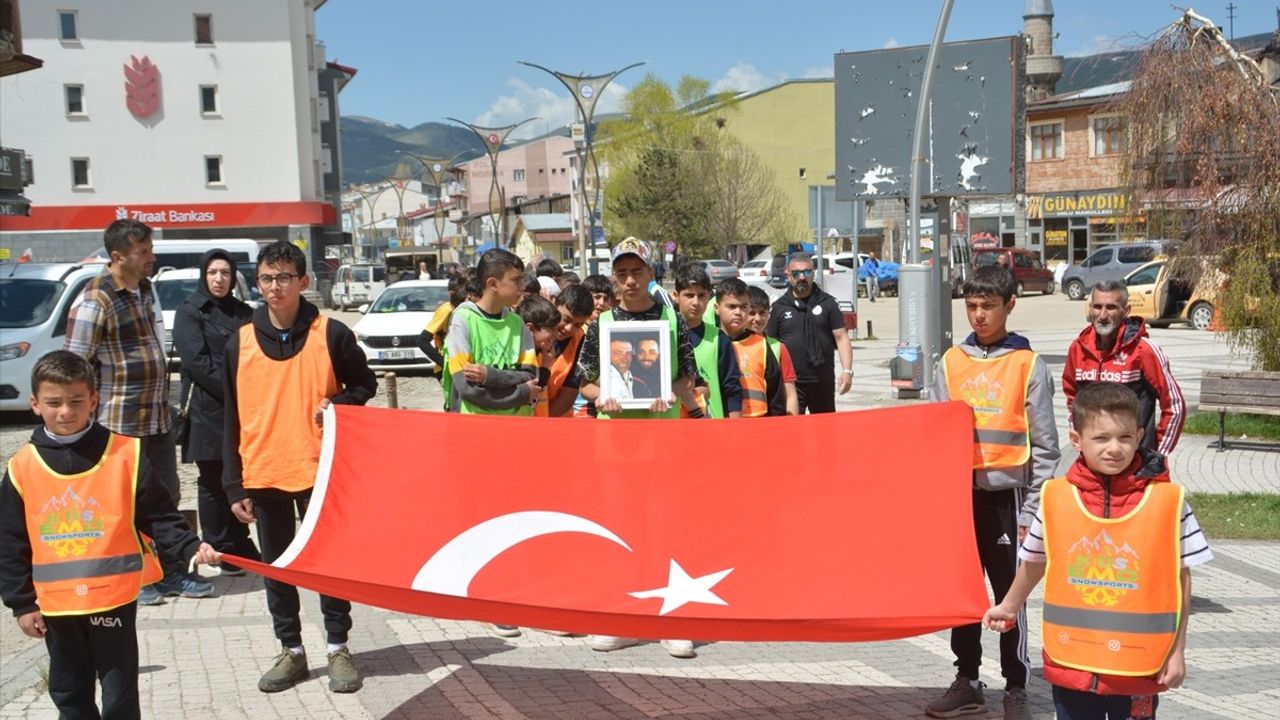 Bursa'daki Yangında Hayatını Kaybeden Usta Ailesi Kars'ta Anıldı