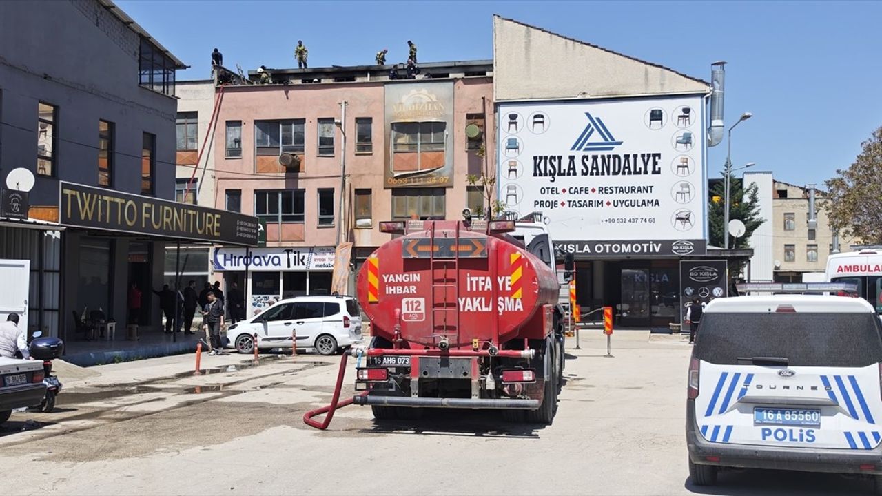 Bursa İnegöl'deki Mobilya İmalathanesinde Yangın Kontrol Altına Alındı