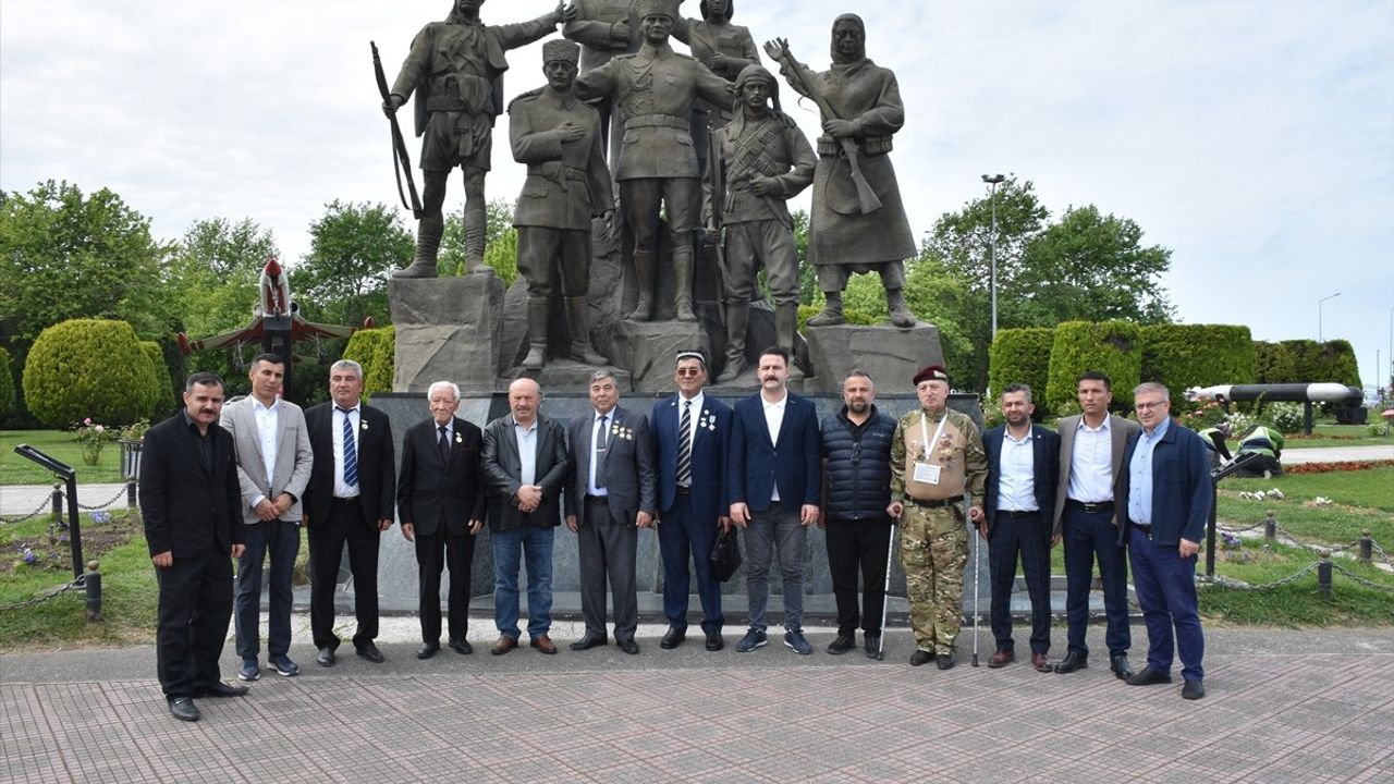 Büyük Türk Dünyası Kurultayı öncesi heyetlerden Bandırma Gemi Müzesi ziyareti