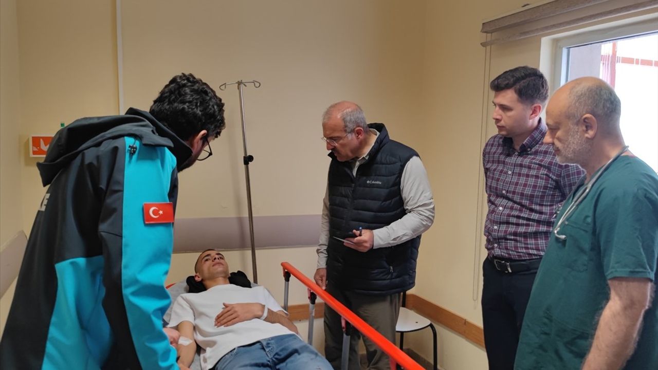 Çanakkale'de Yolcu Otobüsü, Kamyon ve Otomobil Çarpıştı: 8 Ölü, 20 Yaralı